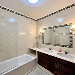 Apartment Brightness With Pool By Homing